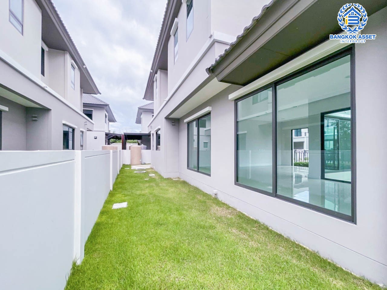 *****บ้านเดี่ยวมือสอง ย่านนนทบุรี ม.เพฟ ปิ่นเกล้า-ศาลายา หลังมุม เนื้อที่กว้างขวางมากถึง 71.8 ตร.ว. ฟังก์ชัน 5 ห้องนอน 3 ห้องน้ำ ที่จอดรถ 2 คัน บ้านสวย พร้อมเข้าอยู่ได้ทันที บนทำเลแห่งการเดินทาง เชื่อมต่อได้หลายเส้นทาง ใกล้รถไฟฟ้าสายสีแดงอ่อน "สถานีศาลายา"